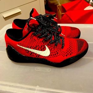 Kobe 9 Elite Low University Red. Size 9 Used.